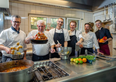 Teamfoto Küche Wellnesshotel Sterr
